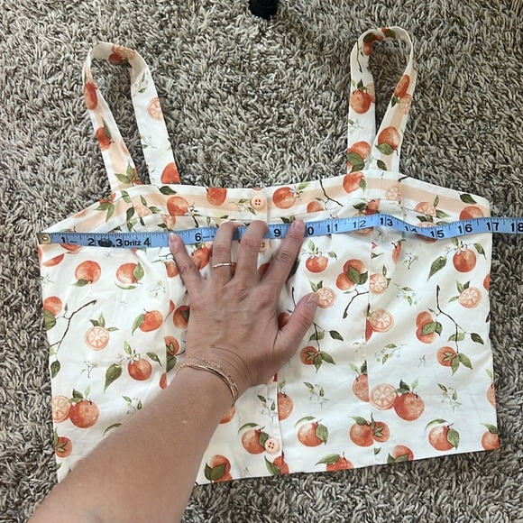 Gal Meets Glam Crop Top Tank Pleated Fruit Orange and White size 6 - Picture 10 of 10